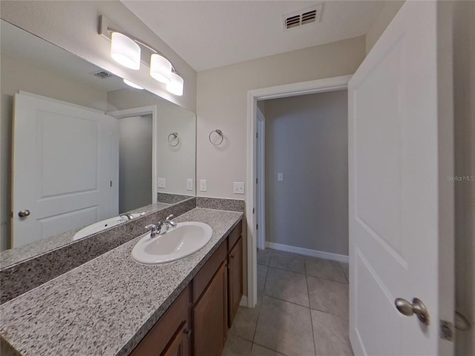 For Rent: $2,129 (4 beds, 2 baths, 1918 Square Feet)