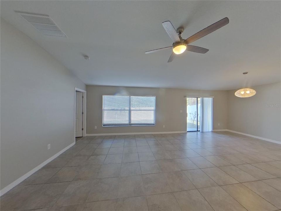 For Rent: $2,129 (4 beds, 2 baths, 1918 Square Feet)