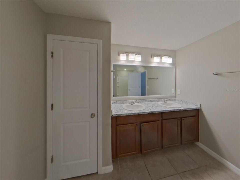 For Rent: $2,129 (4 beds, 2 baths, 1918 Square Feet)