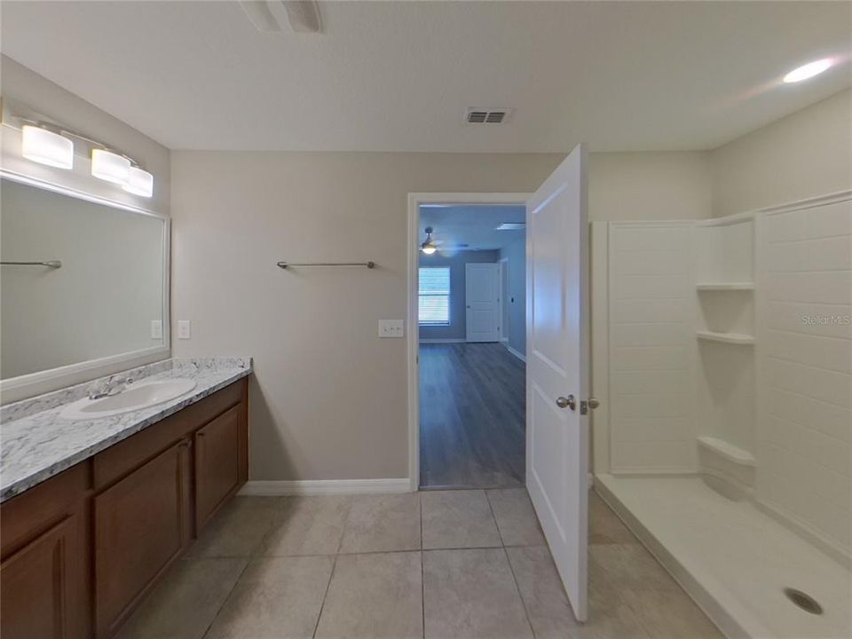 For Rent: $2,129 (4 beds, 2 baths, 1918 Square Feet)