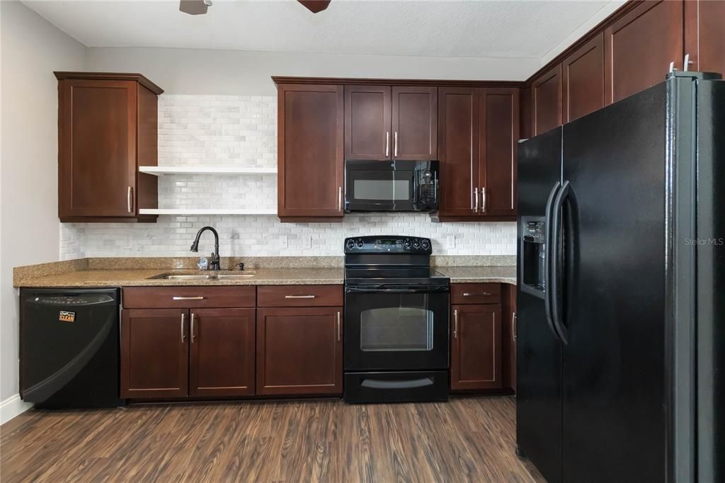 В аренду: $1,950 (3 спален, 2 ванн, 1450 Квадратных фут)