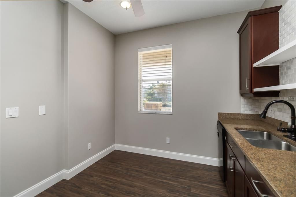 В аренду: $1,950 (3 спален, 2 ванн, 1450 Квадратных фут)