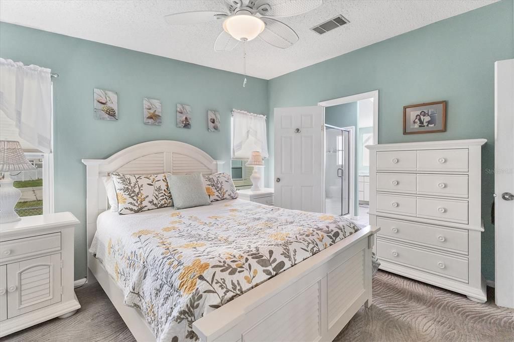 For Sale: $320,000 (3 beds, 3 baths, 1861 Square Feet)