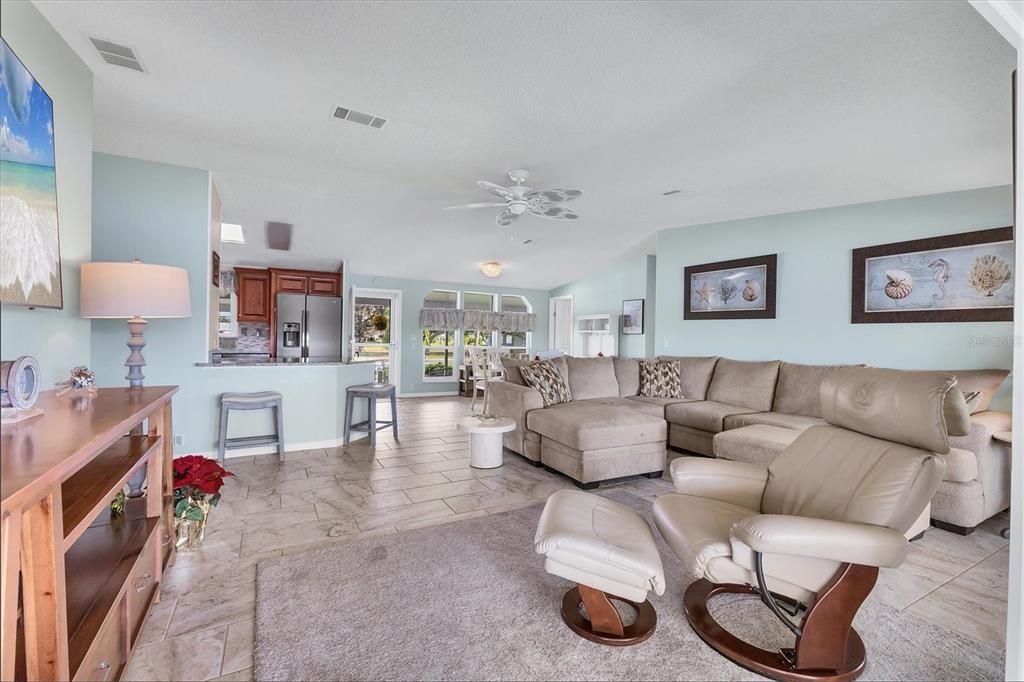 For Sale: $320,000 (3 beds, 3 baths, 1861 Square Feet)