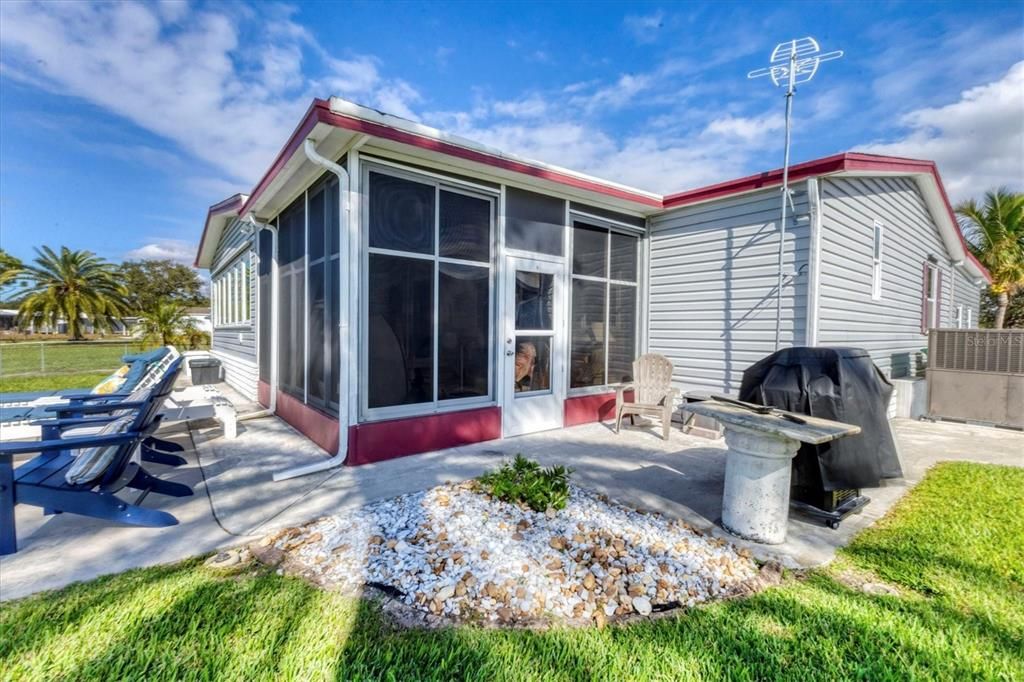 For Sale: $320,000 (3 beds, 3 baths, 1861 Square Feet)