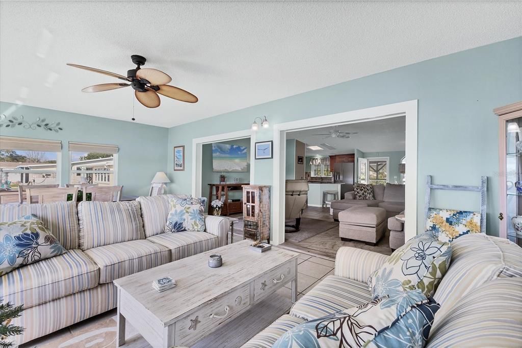 For Sale: $320,000 (3 beds, 3 baths, 1861 Square Feet)