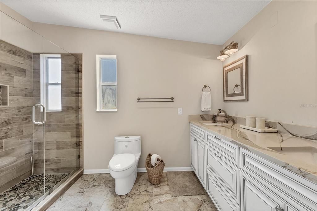 For Sale: $320,000 (3 beds, 3 baths, 1861 Square Feet)