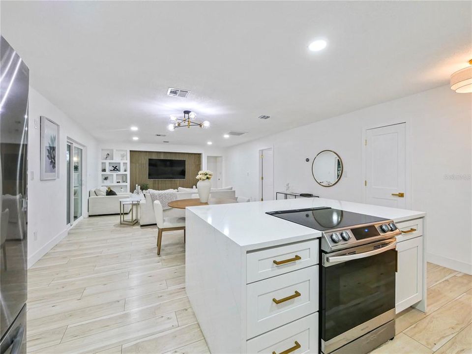 For Sale: $499,000 (4 beds, 2 baths, 1724 Square Feet)