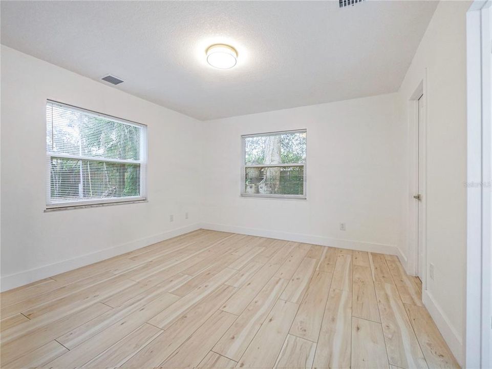 For Sale: $499,000 (4 beds, 2 baths, 1724 Square Feet)