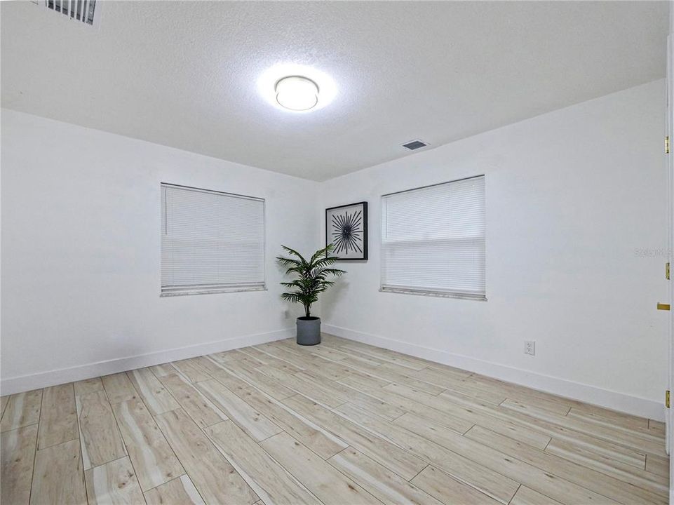 For Sale: $499,000 (4 beds, 2 baths, 1724 Square Feet)