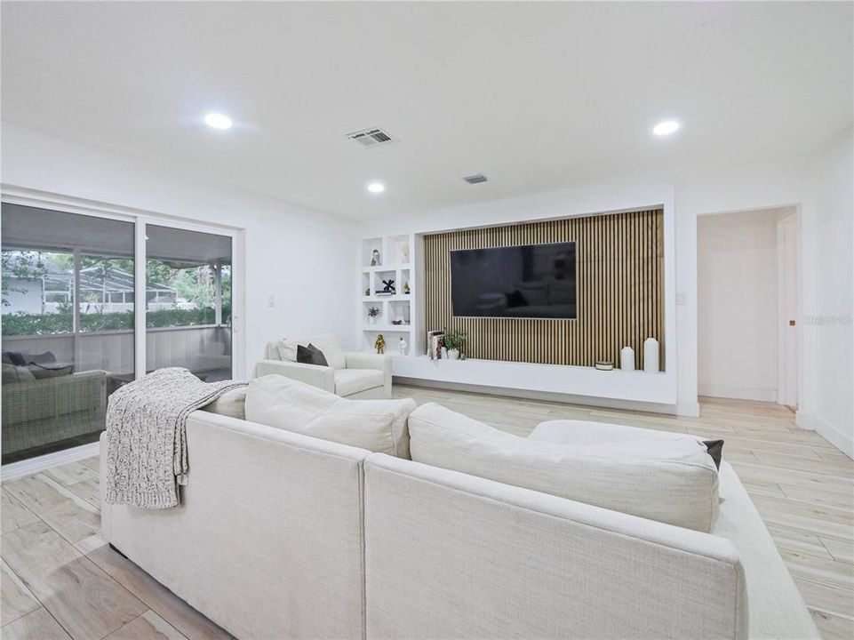 For Sale: $499,000 (4 beds, 2 baths, 1724 Square Feet)