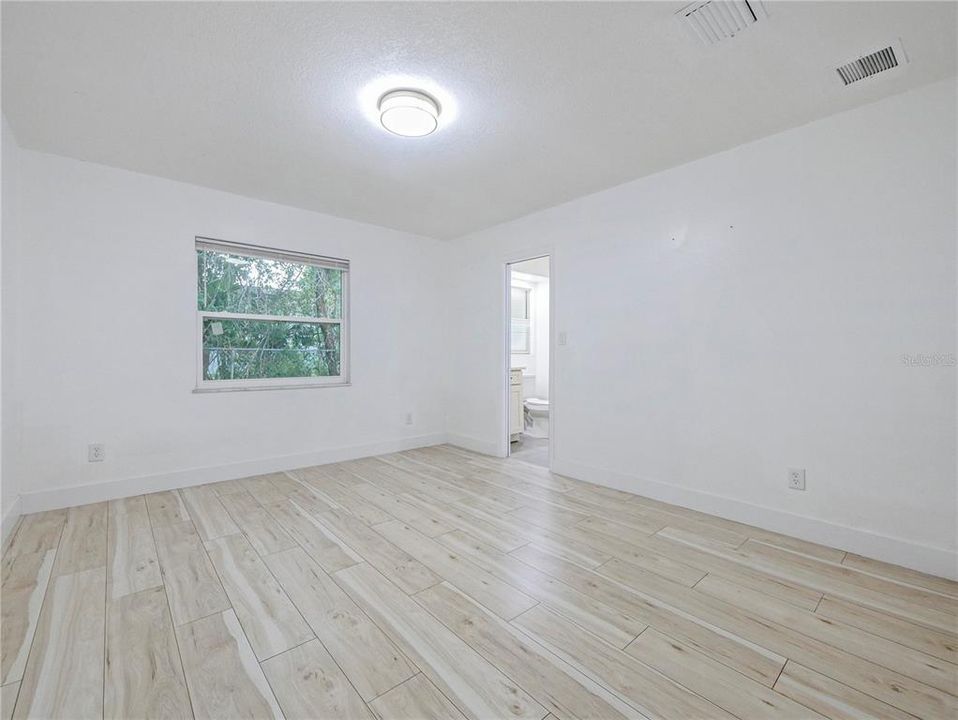 For Sale: $499,000 (4 beds, 2 baths, 1724 Square Feet)