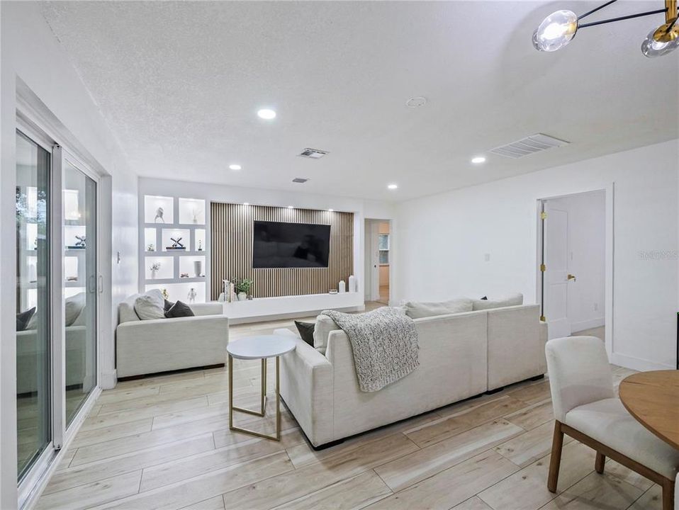 For Sale: $499,000 (4 beds, 2 baths, 1724 Square Feet)