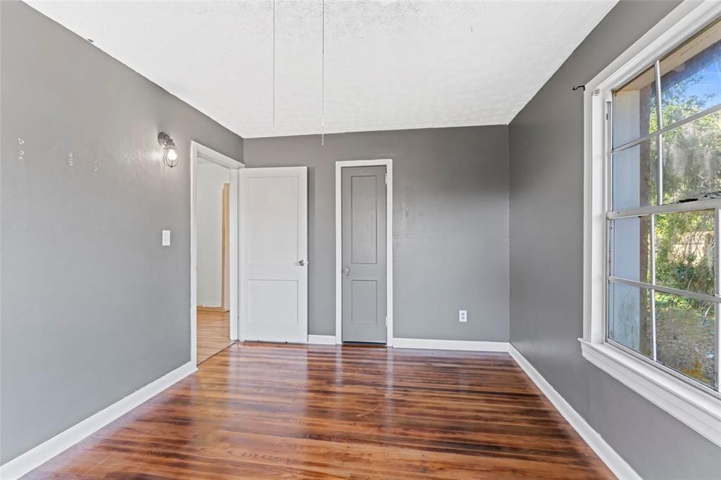 For Sale: $230,000 (4 beds, 2 baths, 1712 Square Feet)