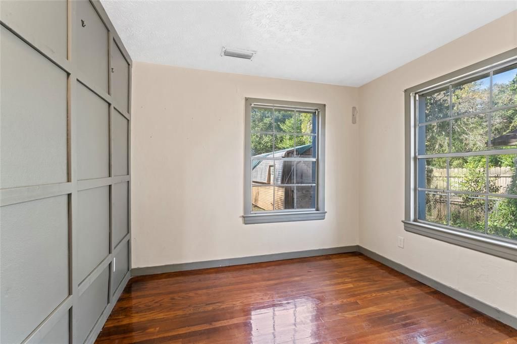 For Sale: $230,000 (4 beds, 2 baths, 1712 Square Feet)