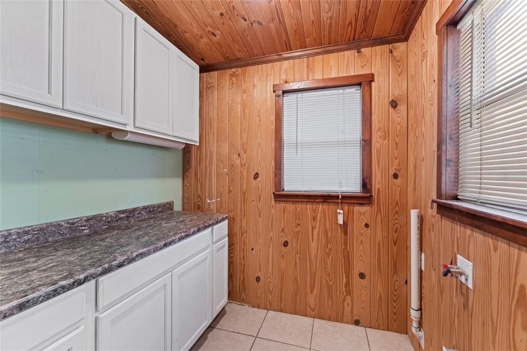 For Sale: $230,000 (4 beds, 2 baths, 1712 Square Feet)