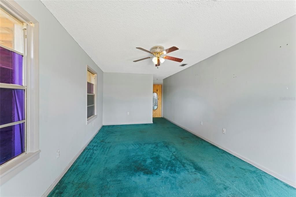 For Sale: $230,000 (4 beds, 2 baths, 1712 Square Feet)