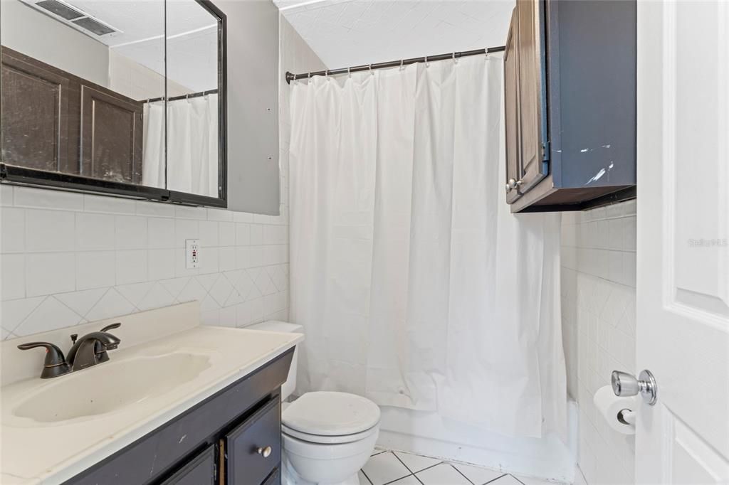 For Sale: $230,000 (4 beds, 2 baths, 1712 Square Feet)