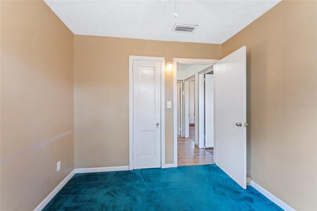 For Sale: $230,000 (4 beds, 2 baths, 1712 Square Feet)