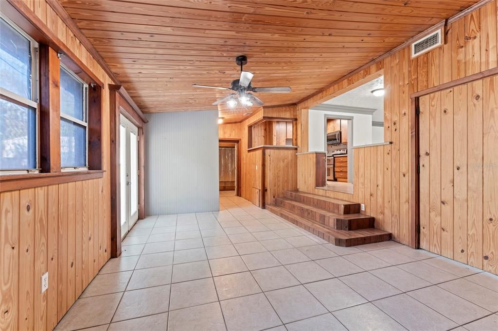 For Sale: $230,000 (4 beds, 2 baths, 1712 Square Feet)