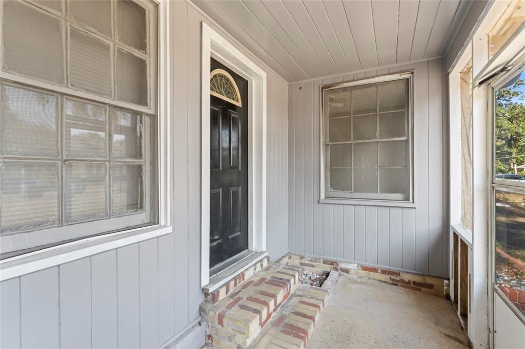 For Sale: $230,000 (4 beds, 2 baths, 1712 Square Feet)