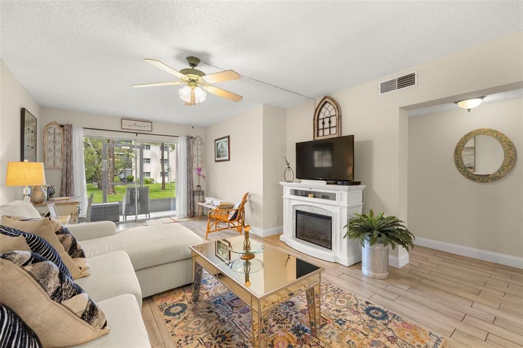 For Rent: $1,700 (1 beds, 1 baths, 815 Square Feet)