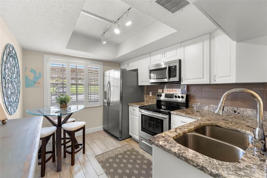 For Rent: $1,700 (1 beds, 1 baths, 815 Square Feet)