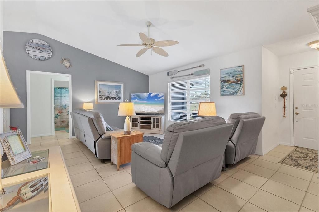 For Sale: $409,900 (3 beds, 2 baths, 1542 Square Feet)