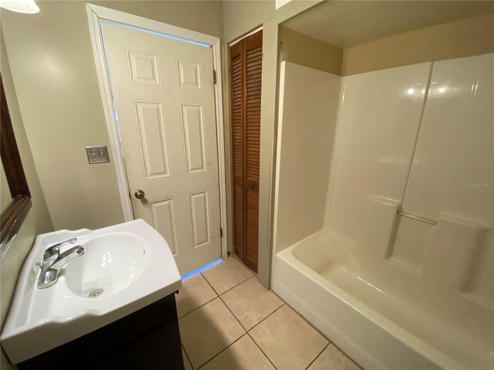 For Rent: $1,200 (1 beds, 1 baths, 500 Square Feet)