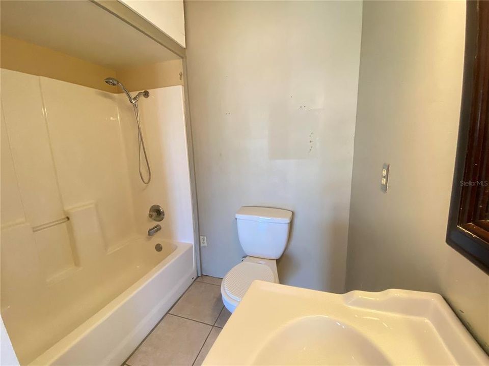 For Rent: $1,200 (1 beds, 1 baths, 500 Square Feet)