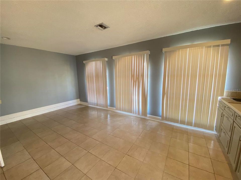 For Rent: $1,200 (1 beds, 1 baths, 500 Square Feet)