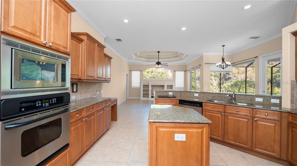 待售: $685,000 (4 贝兹, 3 浴室, 2705 平方英尺)