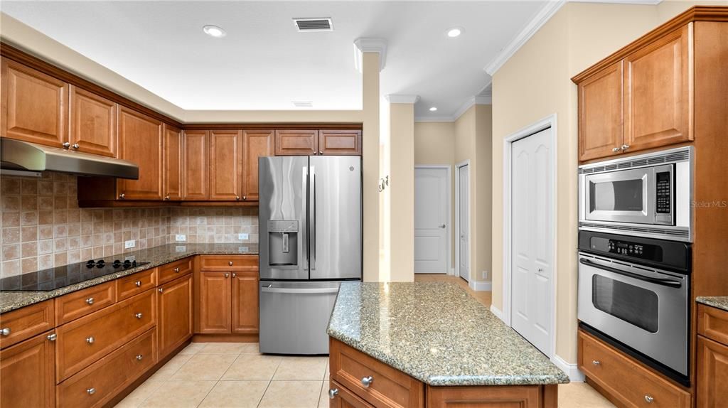 待售: $685,000 (4 贝兹, 3 浴室, 2705 平方英尺)