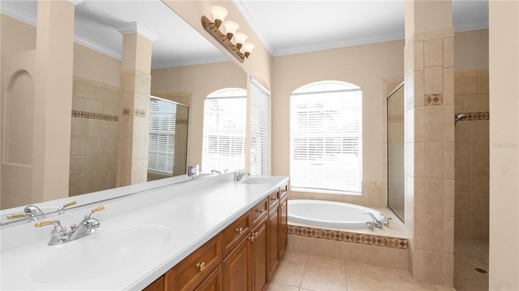 待售: $685,000 (4 贝兹, 3 浴室, 2705 平方英尺)