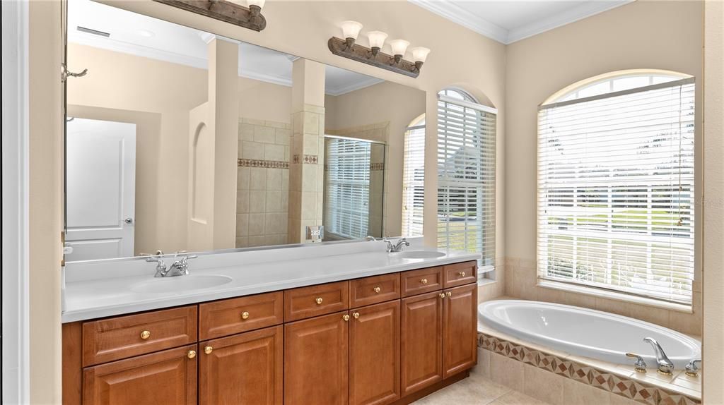 待售: $685,000 (4 贝兹, 3 浴室, 2705 平方英尺)