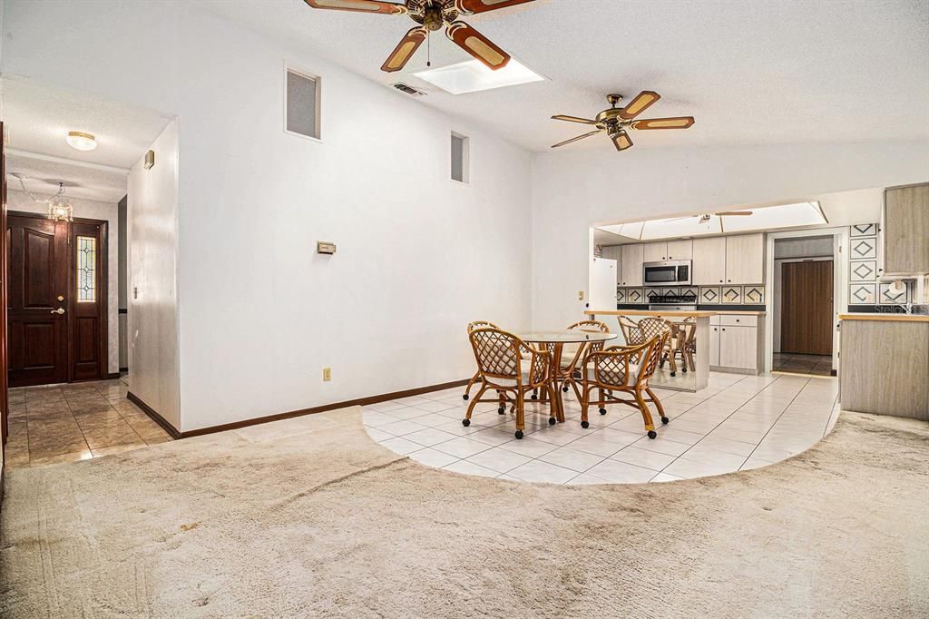 En Venta: $599,900 (5 camas, 3 baños, 2292 Pies cuadrados)