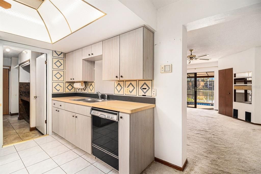 En Venta: $599,900 (5 camas, 3 baños, 2292 Pies cuadrados)