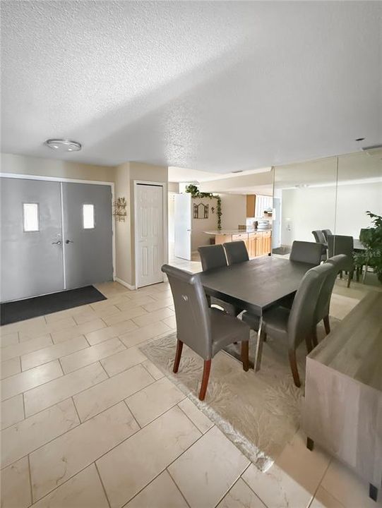 出租: $2,100 (3 贝兹, 2 浴室, 1870 平方英尺)