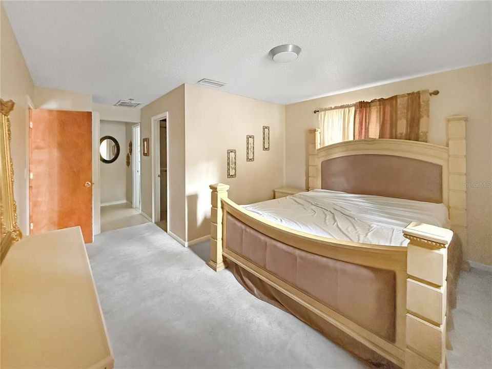 出租: $2,100 (3 贝兹, 2 浴室, 1870 平方英尺)