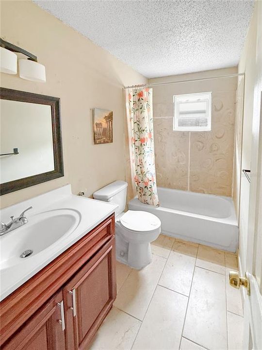 出租: $2,100 (3 贝兹, 2 浴室, 1870 平方英尺)