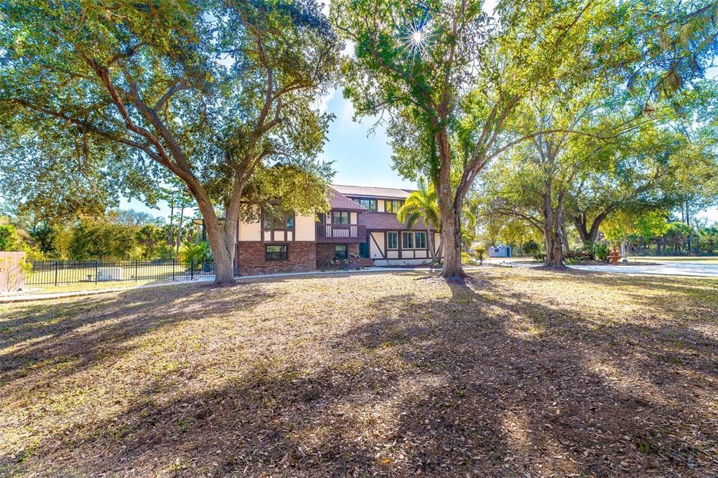 На продажу: $1,500,000 (6 спален, 4 ванн, 4792 Квадратных фут)