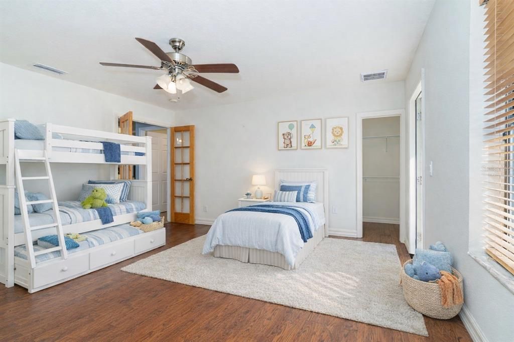 На продажу: $1,500,000 (6 спален, 4 ванн, 4792 Квадратных фут)