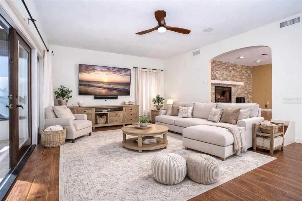 На продажу: $1,500,000 (6 спален, 4 ванн, 4792 Квадратных фут)