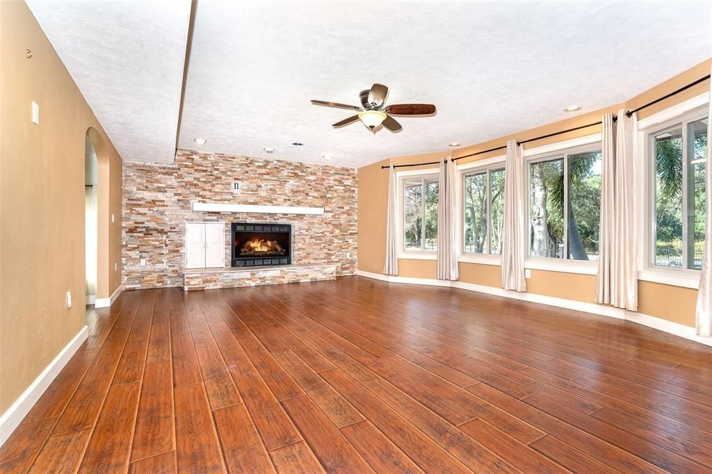 На продажу: $1,500,000 (6 спален, 4 ванн, 4792 Квадратных фут)