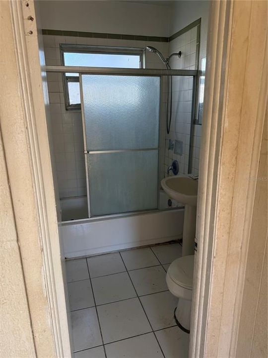 Active With Contract: $145,000 (2 beds, 1 baths, 624 Square Feet)