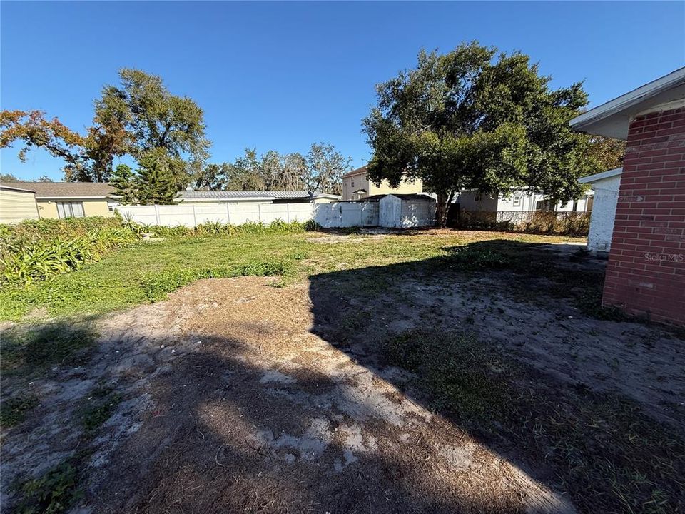 Active With Contract: $145,000 (2 beds, 1 baths, 624 Square Feet)