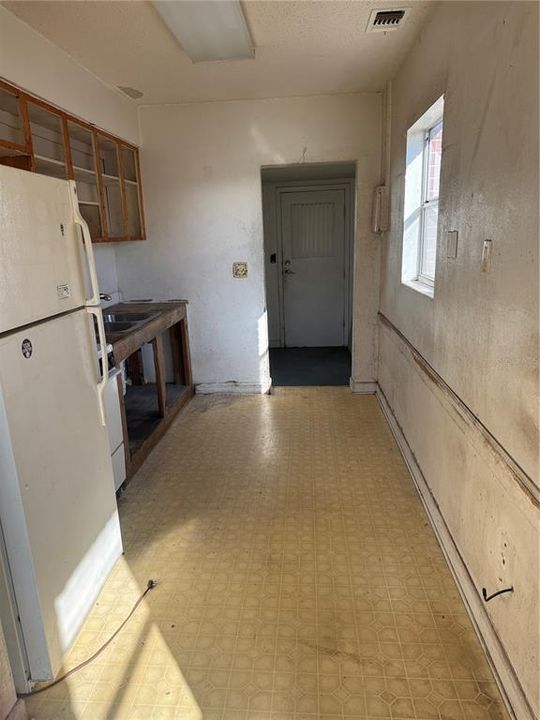 Active With Contract: $145,000 (2 beds, 1 baths, 624 Square Feet)