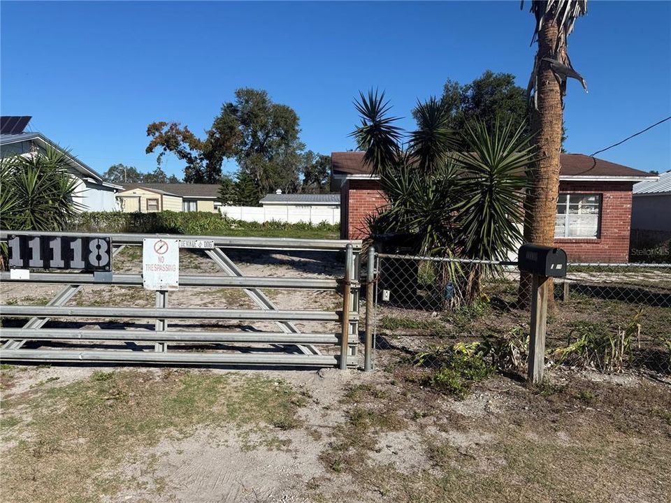 Active With Contract: $145,000 (2 beds, 1 baths, 624 Square Feet)