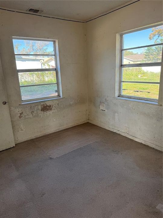 Active With Contract: $145,000 (2 beds, 1 baths, 624 Square Feet)