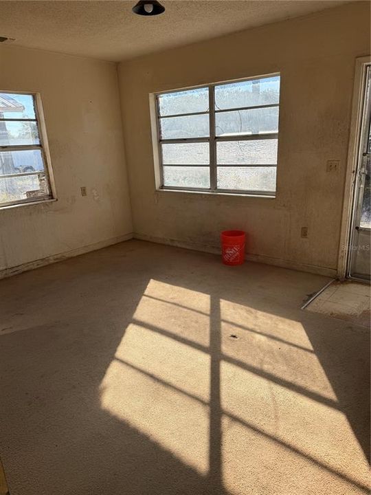 Active With Contract: $145,000 (2 beds, 1 baths, 624 Square Feet)